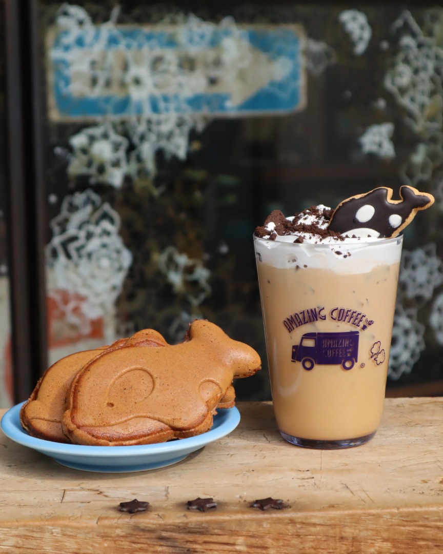 神戸須磨シーワールドにEXILE TETSUYAプロデュース「AMAZING COFFEE」のコラボの様子