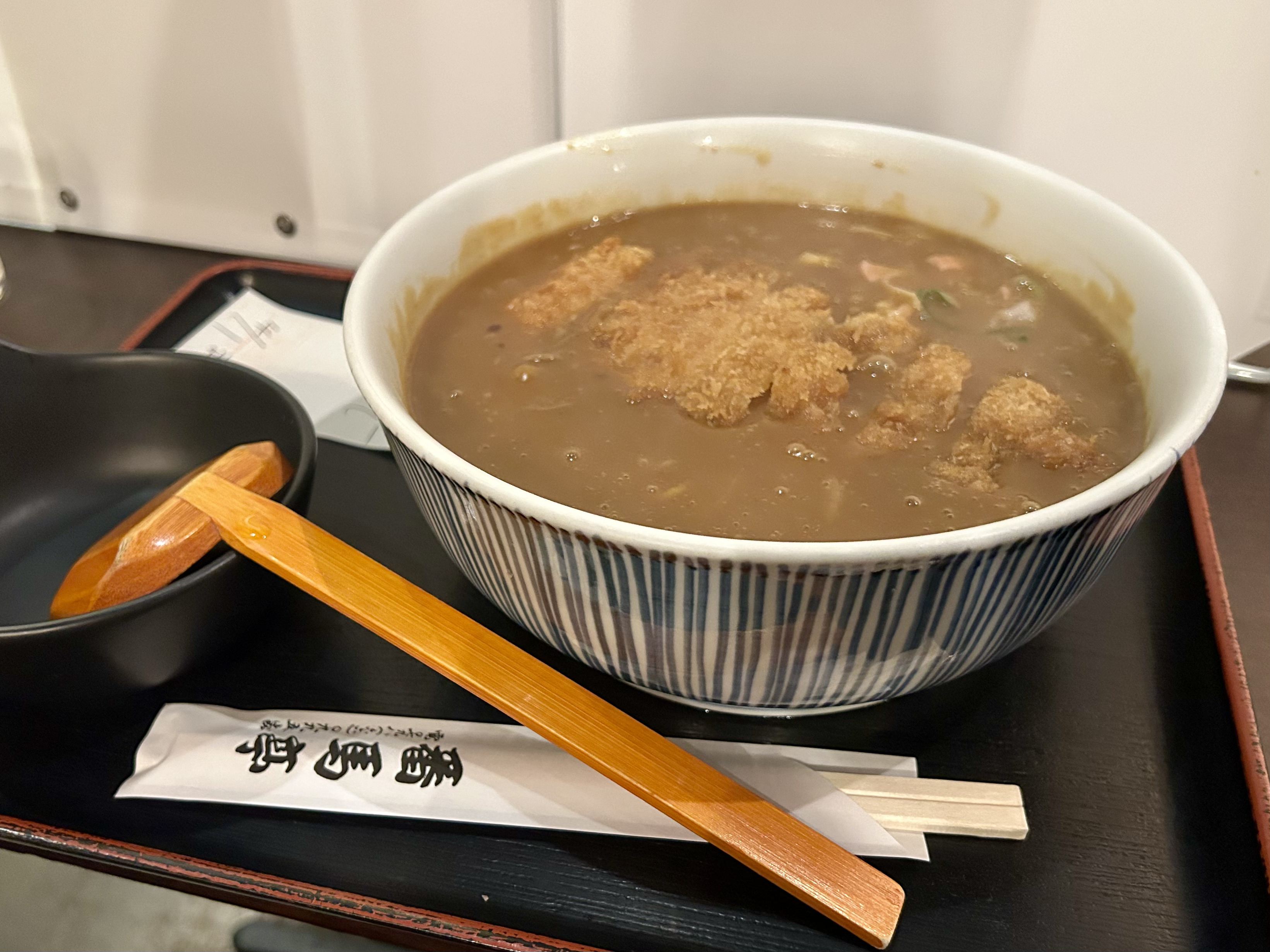 西宮北口駅近「番馬亭」並んででも食べたいカツカレーそば体験記のイメージ画像