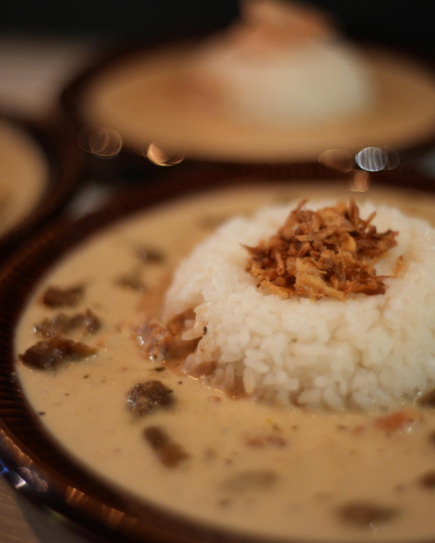 三宮駅前「神戸カレー食堂ラージクマール」12月21日開業！白いカレーが名物のイメージ画像
