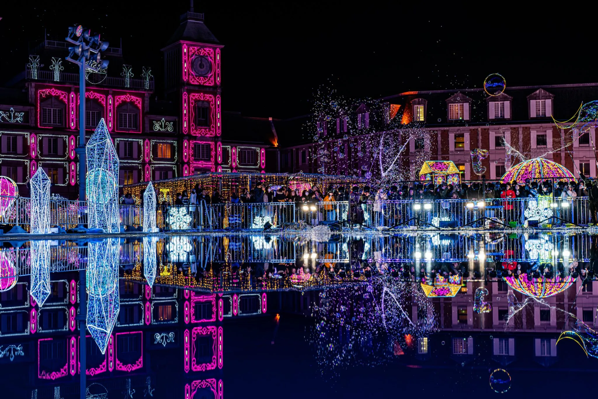光の庭園で年越し！神戸イルミナージュ カウントダウンで感動のドローンショーのイメージ画像