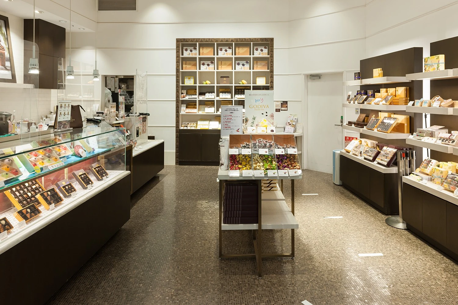 阪急西宮ガーデンズ 手土産スイーツ13選｜カフェ・チョコレート・ケーキのイメージ画像