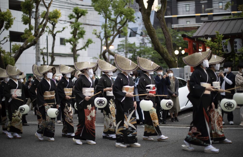 神戸・生田神社「神戸花嫁道中」2026年、三宮を黒留袖で練り歩く伝統文化のイメージ画像