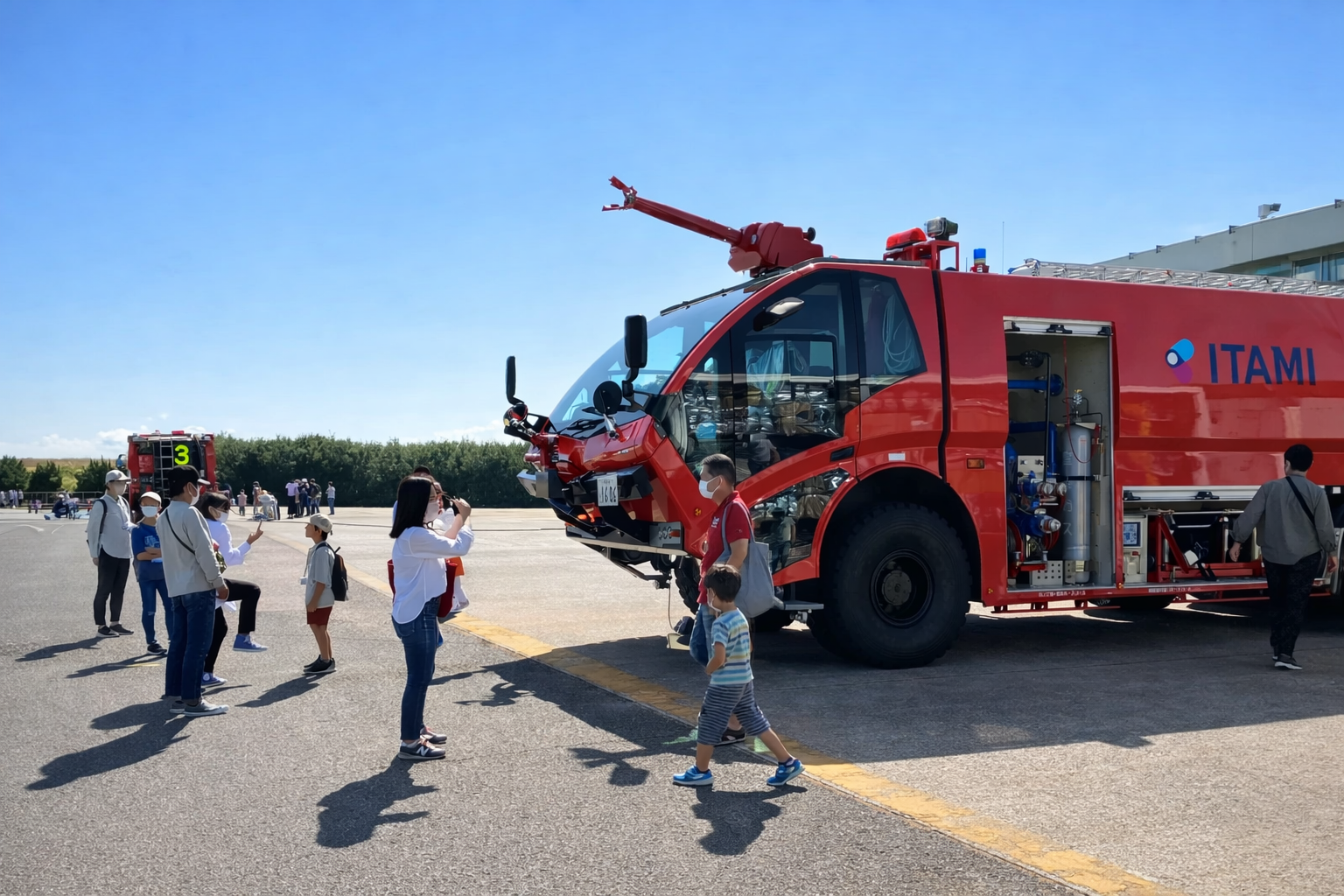 大阪国際空港(伊丹)小学生親子見学バスツアー!滑走路&消防車体験のイメージ画像
