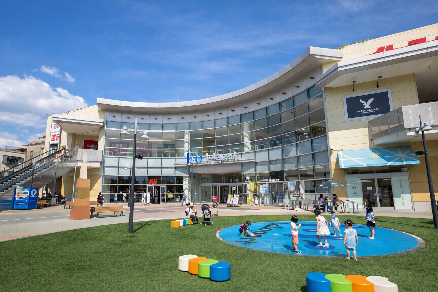 西宮「ららぽーと甲子園」でいちごフェア！3種の味比べ＆限定スイーツのイメージ画像